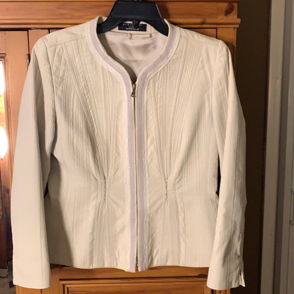 Gorgeous Ellie Tahari taupe blazer 6